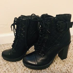 Guess boots